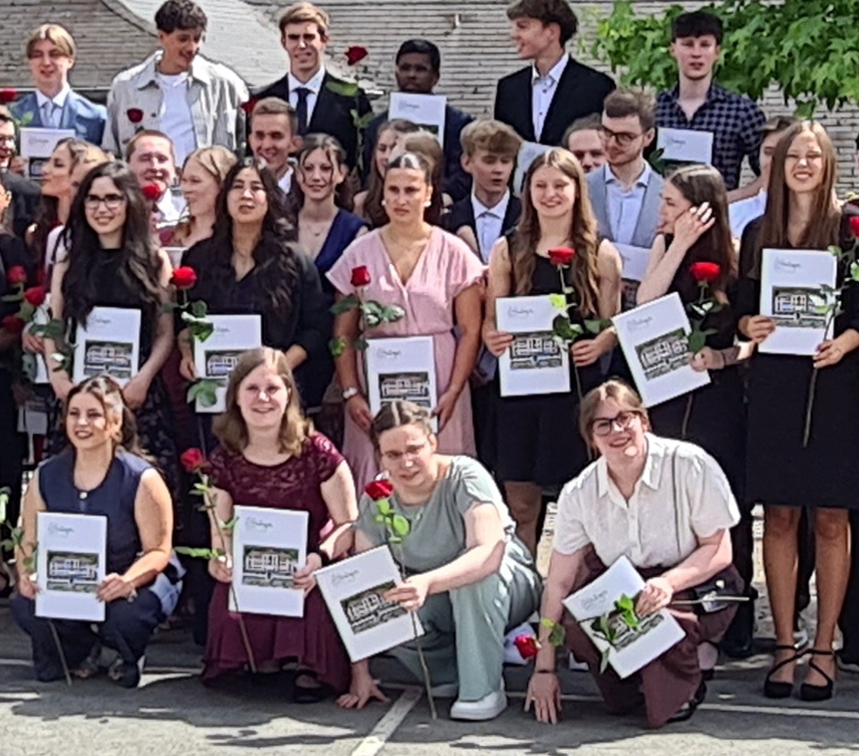 „Ihr könnt stolz sein auf das, was ihr geschafft habt“: Abiturentlassfeier 2025 am Burggymnasium