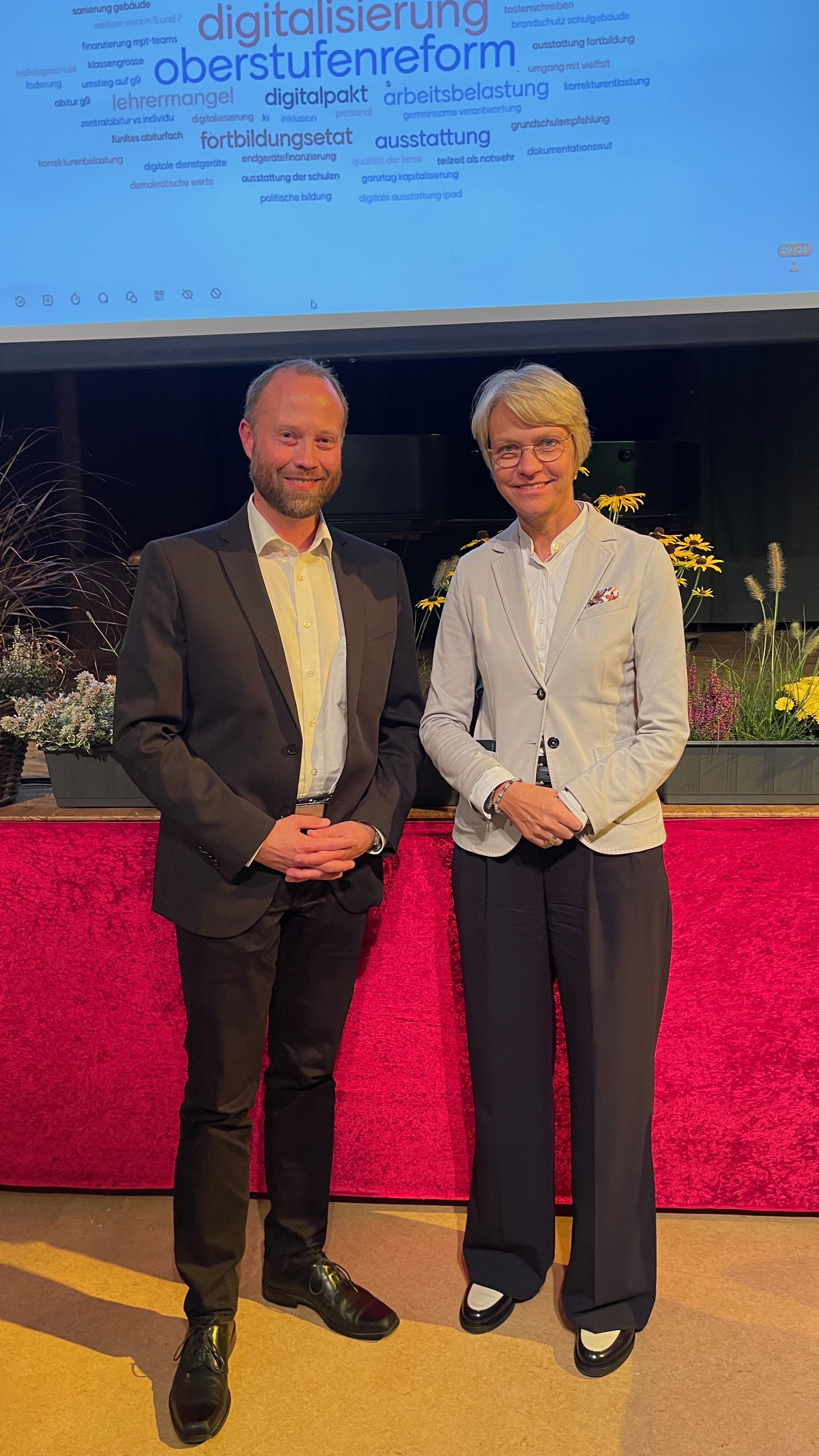  „Ministerin im Dialog – Gymnasien im Fokus“: Schulministerin Feller zu Gast am Burggymnasium