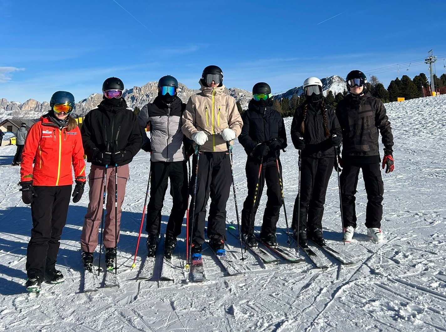 Vom Skifahrer zum „Schüler-Skilehrer“ – Gelungene Ausbildung der Burggymnasiasten in Jochgrimm