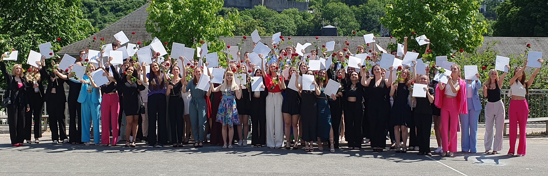 WIR GRATULIEREN ZUM ABITUR!
