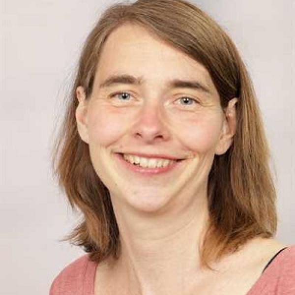 Wilhelm, Dr. Julia